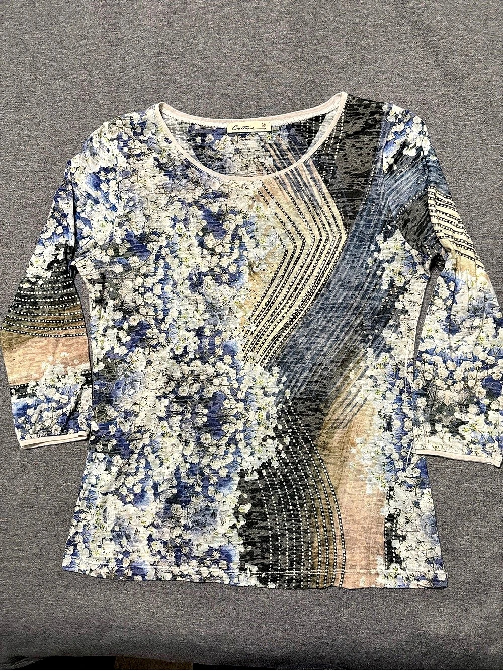 Cactus Floral Beaded 3/4 Sleeve Top in Blue & White Size Medium